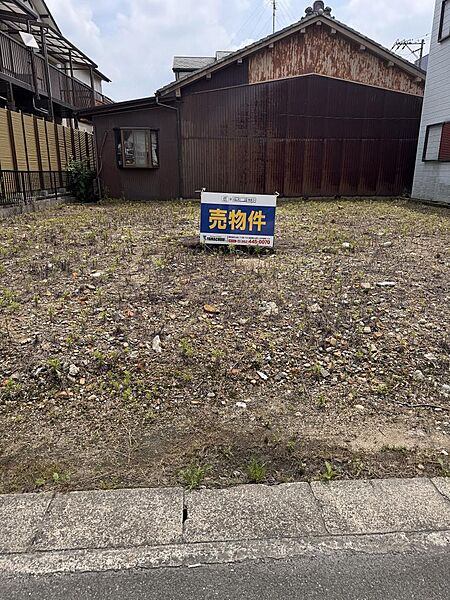 間口は10メートル以上あります　現地2025年6月撮影