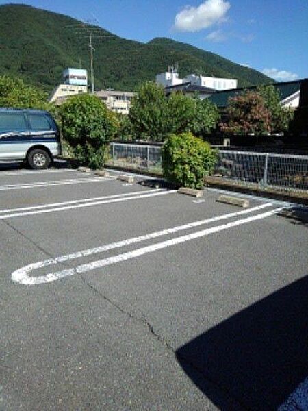 画像13:駐車場