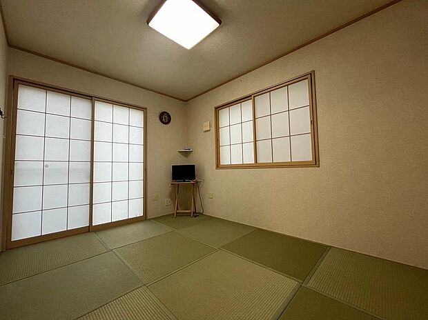 和室6帖はお子様のお昼寝スペース、家事室、来客時の寝室と多用途に活用出来ます。