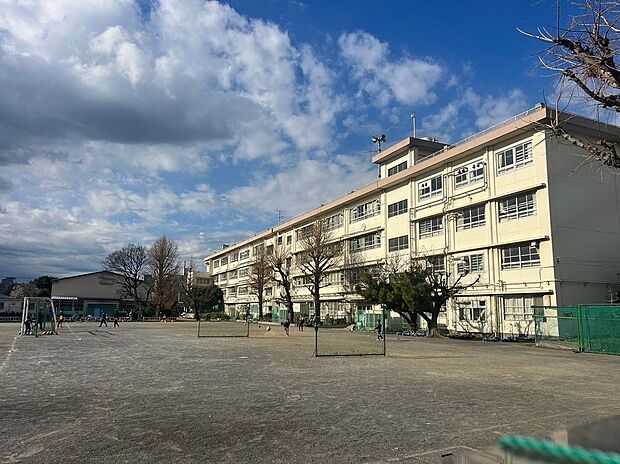 川崎市立川中島小学校まで徒歩7分、500ｍ！低学年のお子様でも安心の通学距離です。