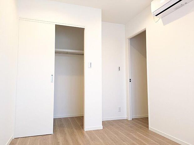 各部屋を最大限に広く使って頂ける様、全居住室に収納付。プライベートルームはゆったりと快適に。 