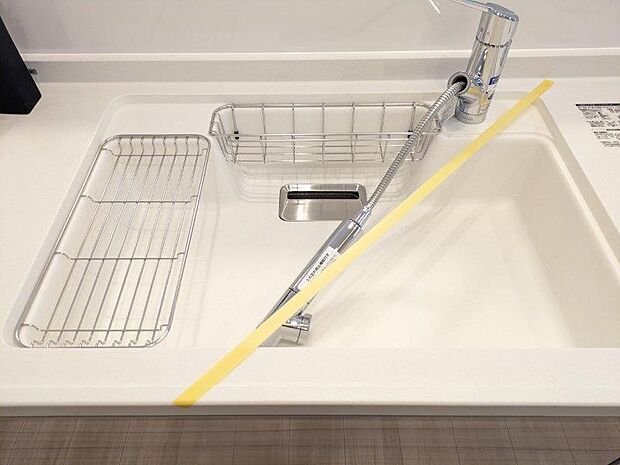 お掃除のしやすいすっきりとしたキッチンです。広めのシンクで洗い物もしやすいですね。 