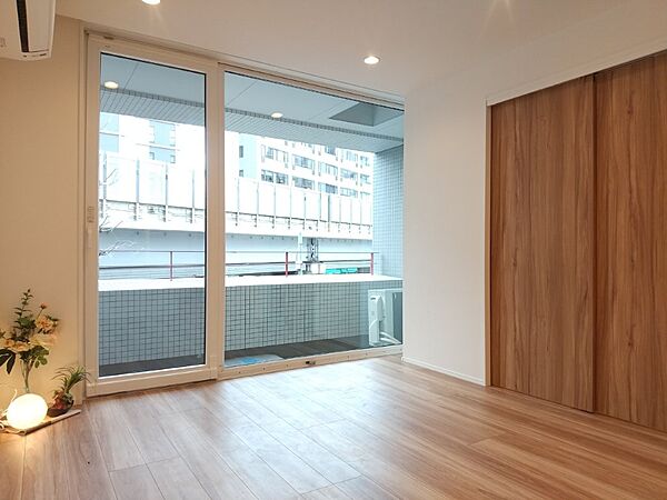 広々約11.5帖のリビングルームはインテリアの配置を考えるのも楽しくなります。