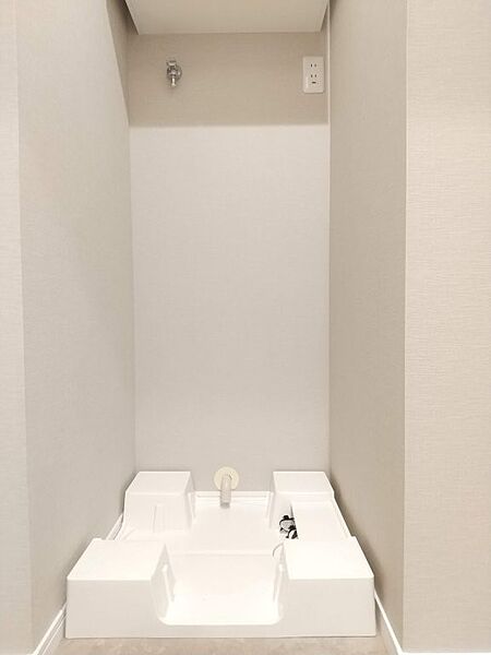 うれしい室内洗濯機置場です！室内洗濯機置場と浴室乾燥機で洗濯するたびに外に出る必要なし！