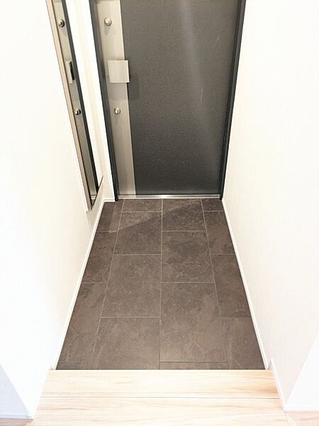 落ち着いた雰囲気の玄関は大切なお客様を迎えるのに最適です。