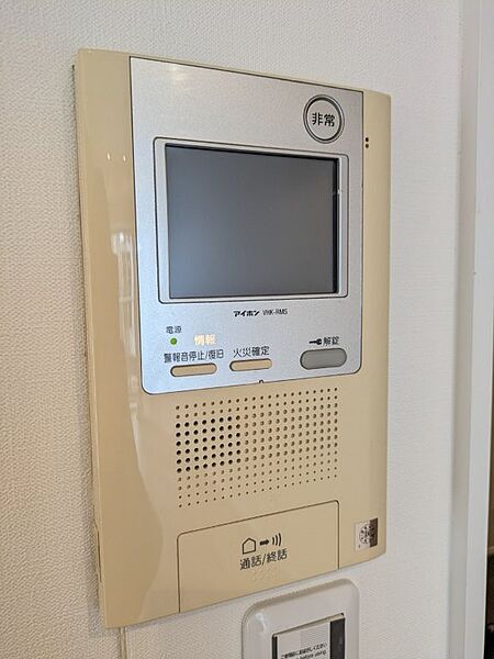 女性も安心のモニター付きインターホンです。