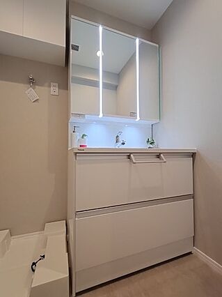 白を基調とした...