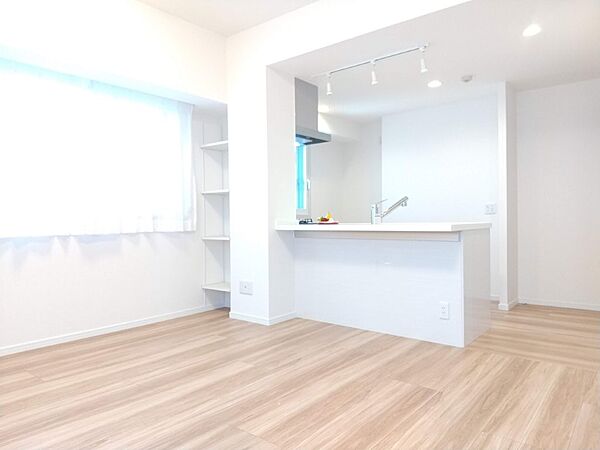 白を基調とした明るいお部屋です。どんな家具とも合わせられます。