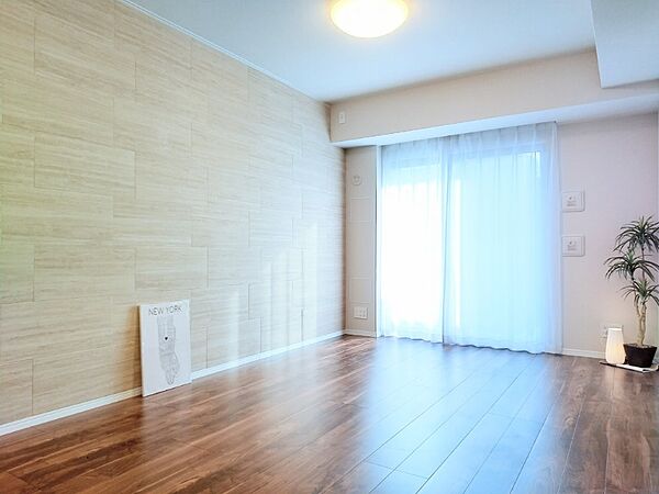 広々約13.5帖のリビングルームはインテリアの配置を考えるのも楽しくなります。