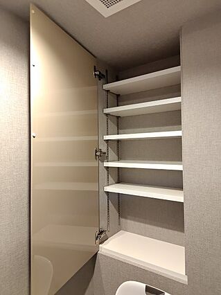 トイレの上には...