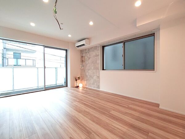 白を基調とした明るいお部屋です。どんな家具とも合わせられます。
