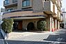 その他：落ち着いた色合いの外観が街並みに調和し、上質な住環境を演出します。
