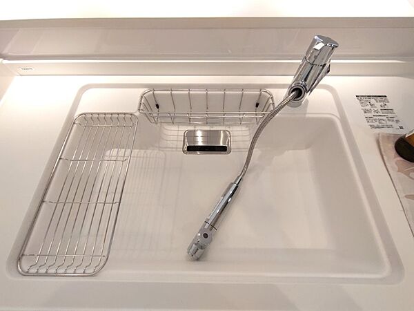 お掃除のしやすいすっきりとしたキッチンです。広めのシンクで洗い物もしやすいですね。