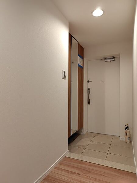 落ち着いた雰囲気の玄関は大切なお客様を迎えるのに最適です。