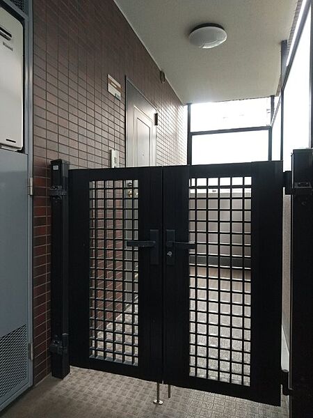 プライバシー性に配慮した専用ポーチ付きで、防犯対策もバッチリ！