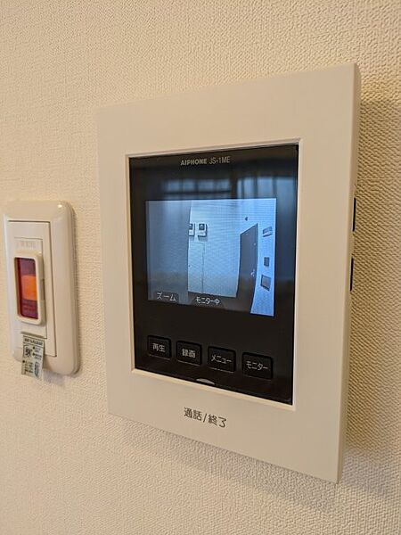 女性も安心のモニター付きインターホンです。