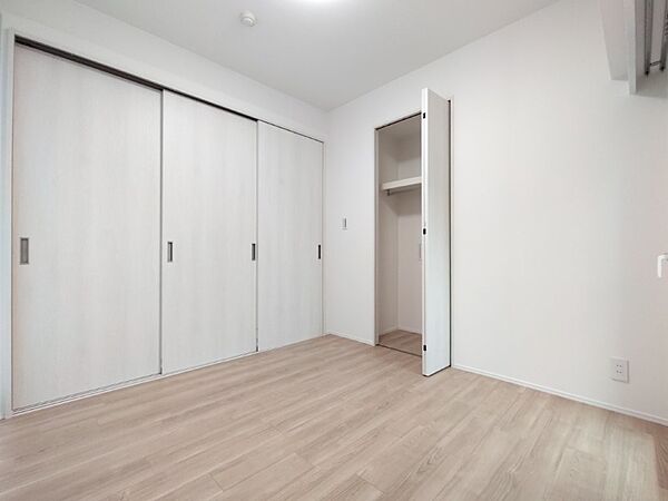 ちょっとした収納もあり、お部屋をすっきりお使いいただけます。