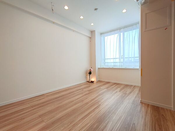 白を基調とした明るいお部屋です。どんな家具とも合わせられます。