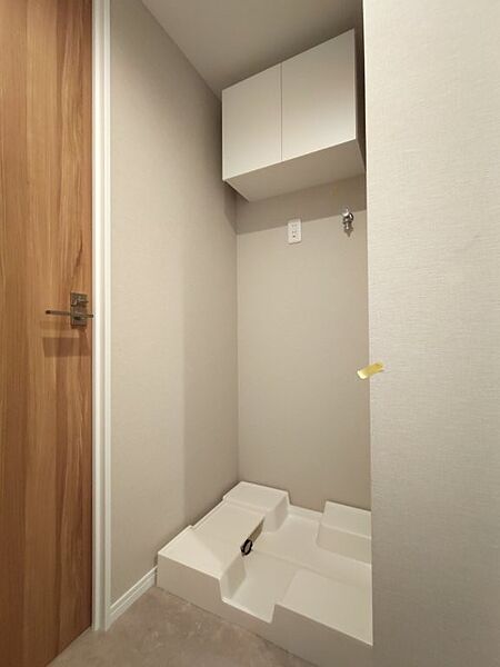 うれしい室内洗濯機置場です！室内洗濯機置場と浴室乾燥機で洗濯するたびに外に出る必要なし！