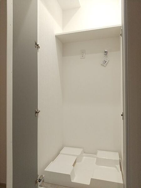 うれしい室内洗濯機置場です！室内洗濯機置場と浴室乾燥機で洗濯するたびに外に出る必要なし！