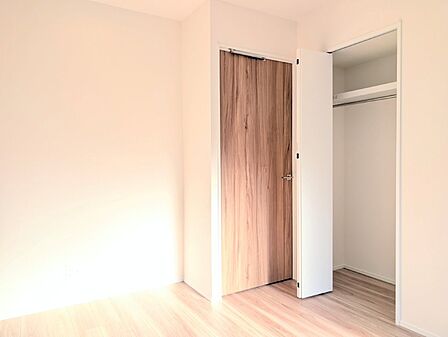 ちょっとした収納もあり、お部屋をすっきりお使いいただけます。