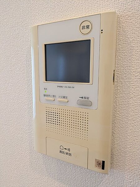 女性も安心のモニター付きインターホンです。