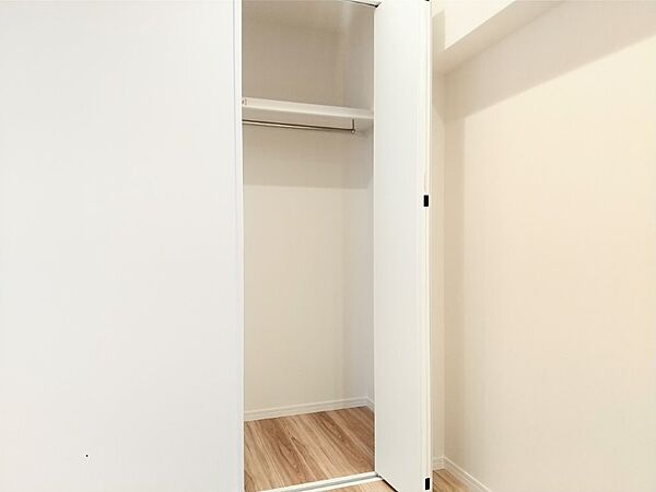収納が付いているので小物の収納に困りません。