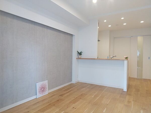 白を基調とした明るいお部屋です。どんな家具とも合わせられます。