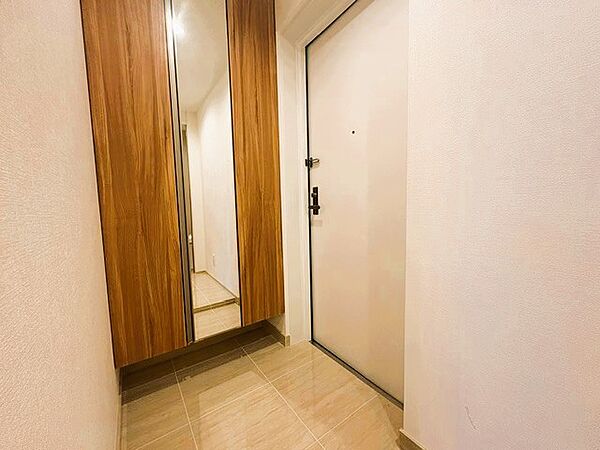 落ち着いた雰囲気の玄関は大切なお客様を迎えるのに最適です。