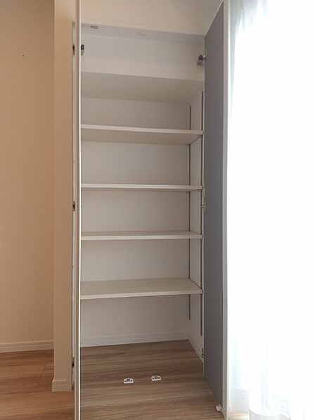 ちょっとした収納もあり、キッチンをすっきりお使いいただけます。 