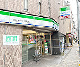 ファミリーマート恵比寿一丁目東店　徒歩2分