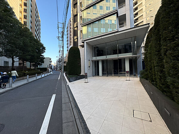エントランスアプローチ　〈安心・安全のセキュリティ〉◆モニター付オートロック◆防犯カメラ◆防犯センサー