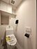 トイレ：清潔で快適な温水洗浄機能付トイレです。シンプルで使い勝手がよく、お掃除も楽チンです。