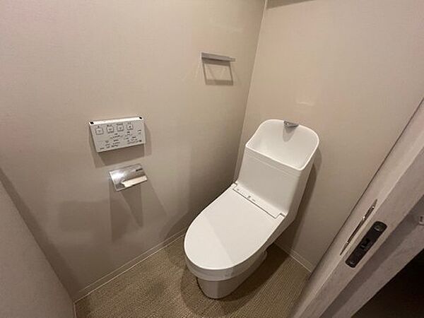 清潔感のある使い勝手のよいトイレです。