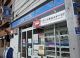 ローソン 千駄木店　徒歩8分