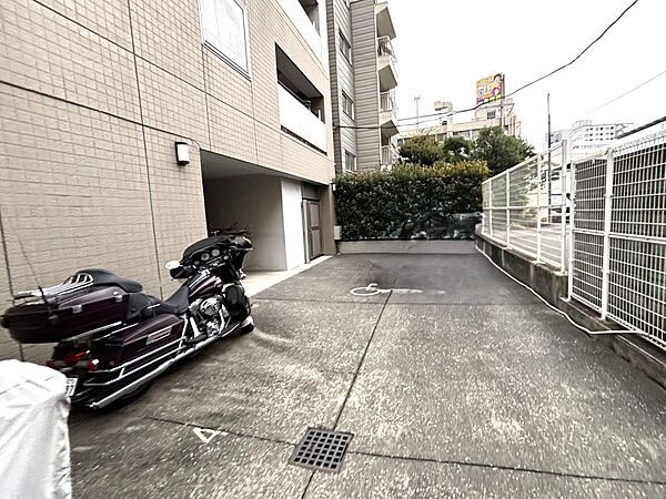 バイク置き場・駐車場