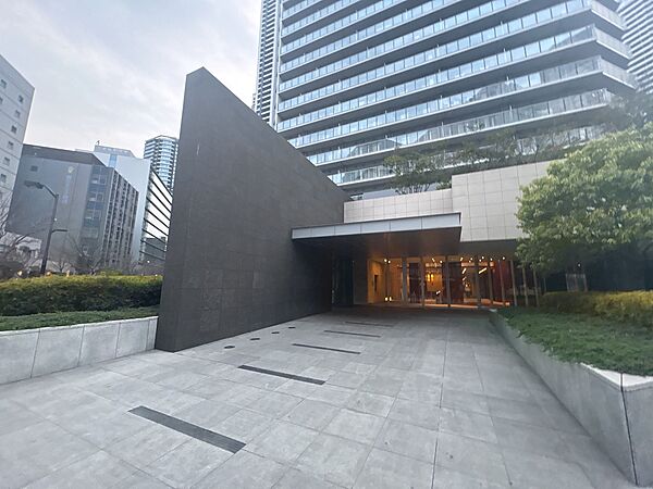 エントランスアプローチ　新耐震基準（平成21年築）