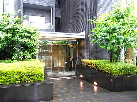 不在時でも荷物が受け取れる宅配ボックスあり