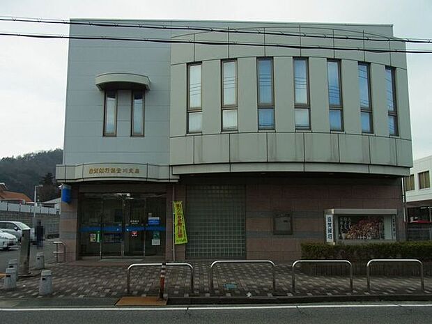 滋賀銀行　能登川支店 270m