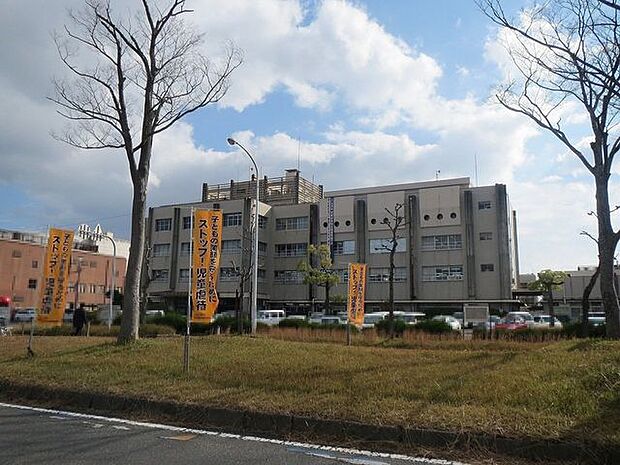 近江八幡市役所 930m