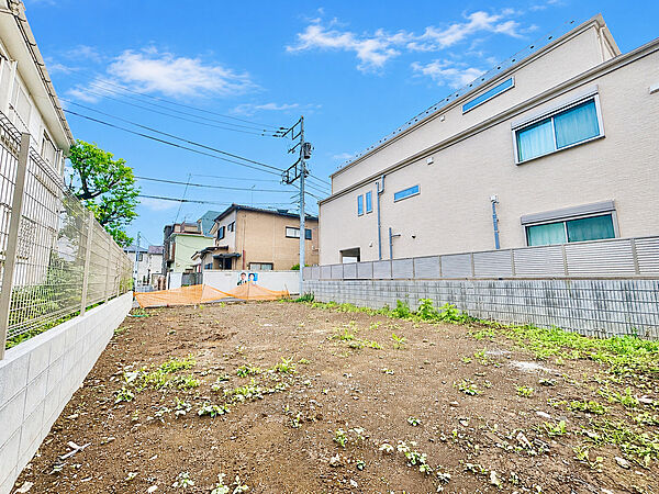本地は商店街から少し離れた、閑静な住宅地エリアとなっています。撮影年月：2026年7月