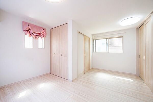 ワークスペースや趣味のお部屋など、多彩な使い方が可能です。