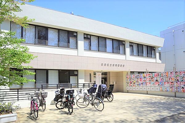 豊島区立巣鴨図書館