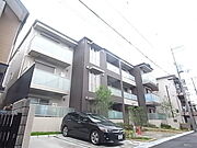 尼崎駅より徒歩16分 築10年9ヶ月 3階建の賃貸物件