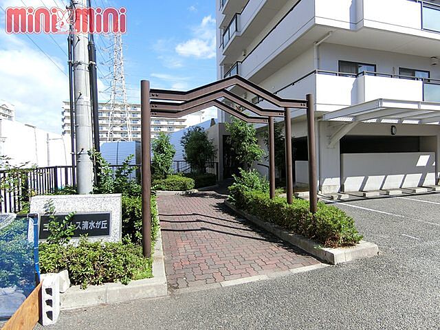 4 / 7