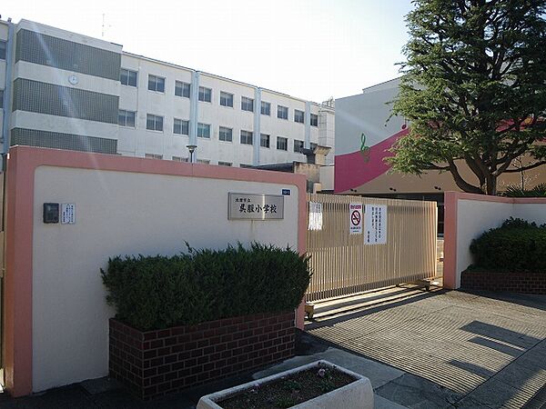 画像30:池田市立呉服小学校 669m