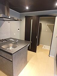 ステーションスクエアさくら通り 301 3階1DKのリビング/ダイニング