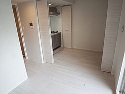 ＴＯＹＯＴＯＭｉ　ＳＴＡＹ　Ｐｒｅｍｉｕｍ神戸湊川公園 1002 10階ワンルームのリビング/ダイニング