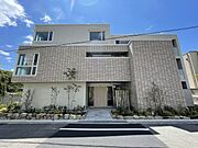 六甲駅より徒歩7分 築1年2ヶ月 3階建の賃貸物件