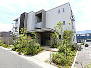 明石駅よりバス15分 徒歩4分 築8年6ヶ月 3階建の賃貸物件